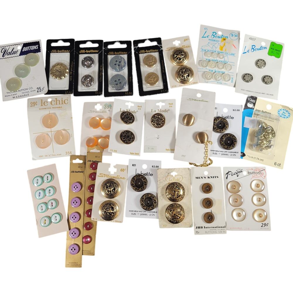 Lot of Vintage Mixed Buttons La Mode, Le Chic, Streamline & More on Cards